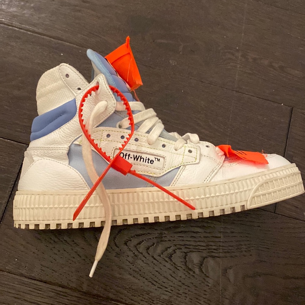 OFF WHITE  size 37，good condition, very clean, 100$